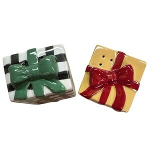 Hallmark 2023 Ceramic Christmas Packages w Bows Salt & Pepper Shakers NWOT
